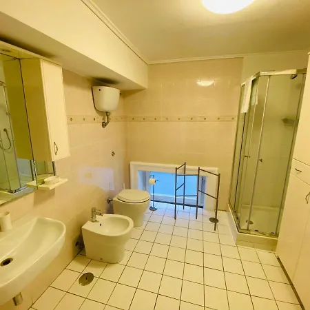 Around Toledo نابولي